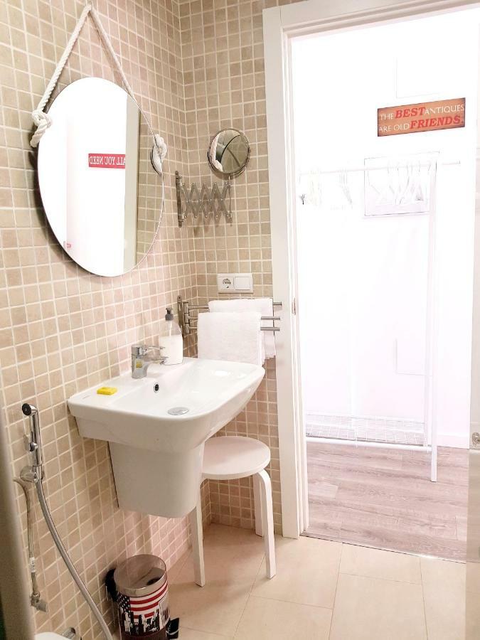 Calle Adolfo Cuellar Apartment *